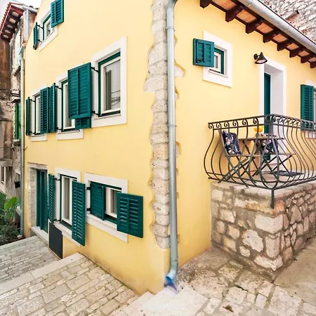Yellow House Rovinj Exterior photo