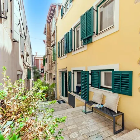 Yellow House Rovinj Exterior photo