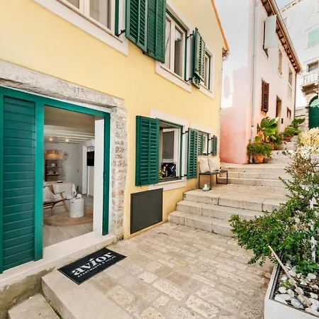 Yellow House Rovinj Exterior photo